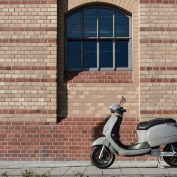 Réduire les émissions et les coûts de déplacement : l’intégration des scooters électriques dans la flotte d’entreprise