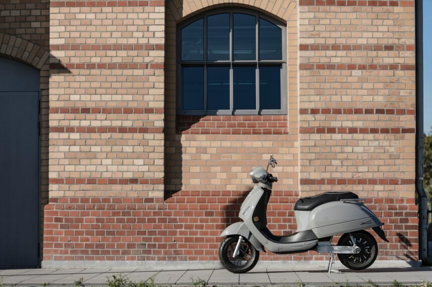 Réduire les émissions et les coûts de déplacement : l’intégration des scooters électriques dans la flotte d’entreprise